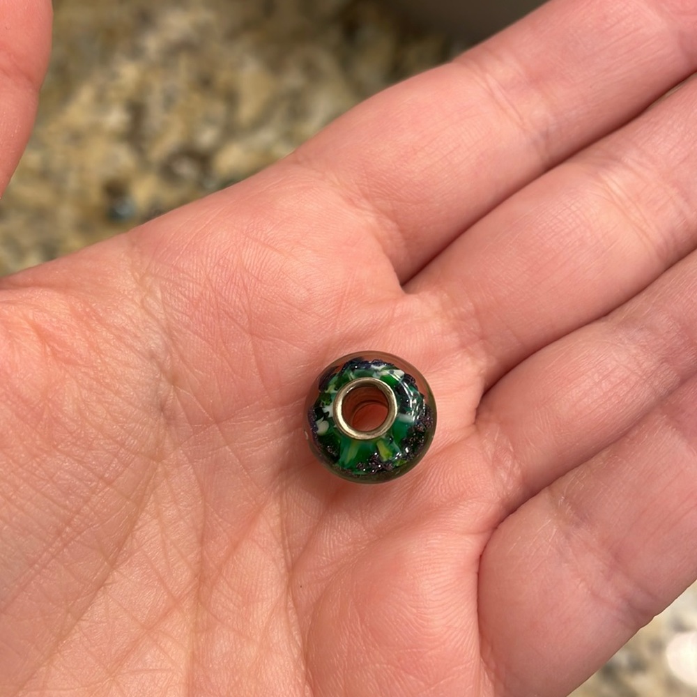 Green glitter bead - Picture 1 of 2